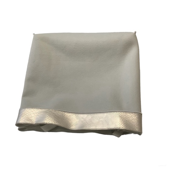 BATH AND BODY WORKS SILVER METALLIC TOTE BAG/ Embossed, Oversized,Double Handle - Picture 8 of 11